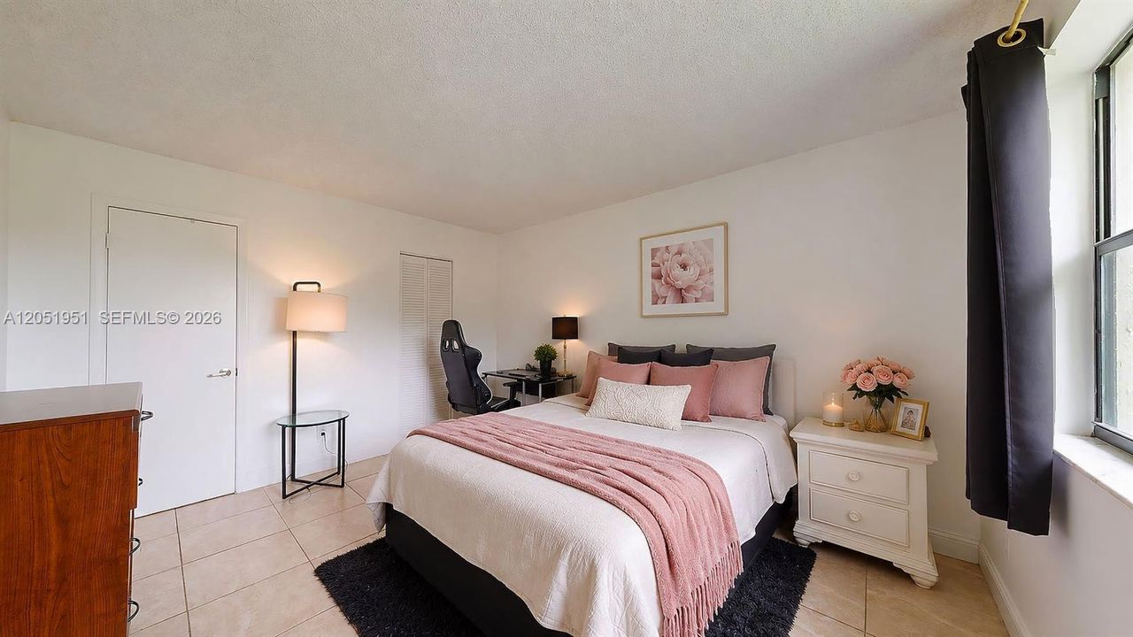 For Sale: $275,000 (2 beds, 2 baths, 800 Square Feet)