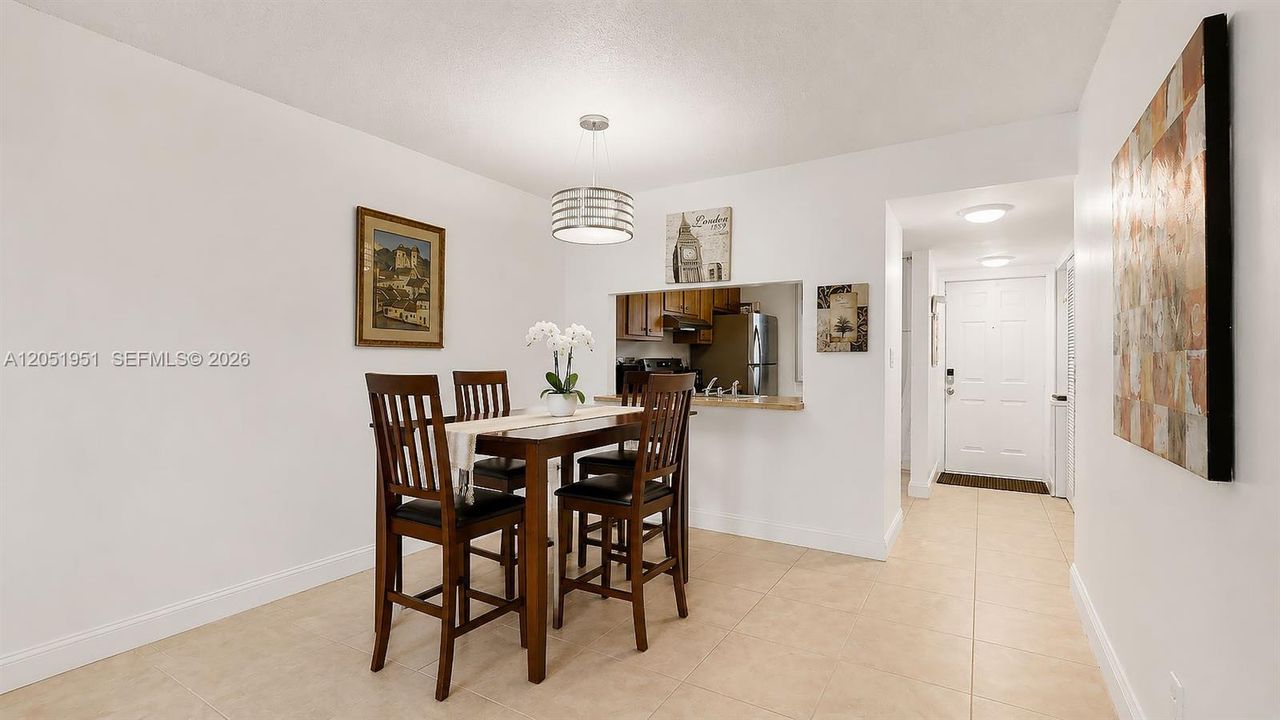 For Sale: $275,000 (2 beds, 2 baths, 800 Square Feet)
