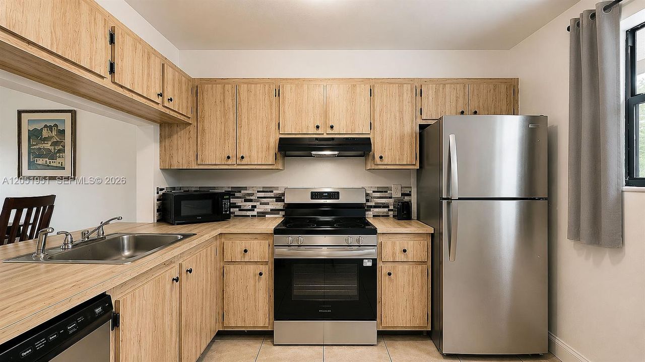 For Sale: $275,000 (2 beds, 2 baths, 800 Square Feet)