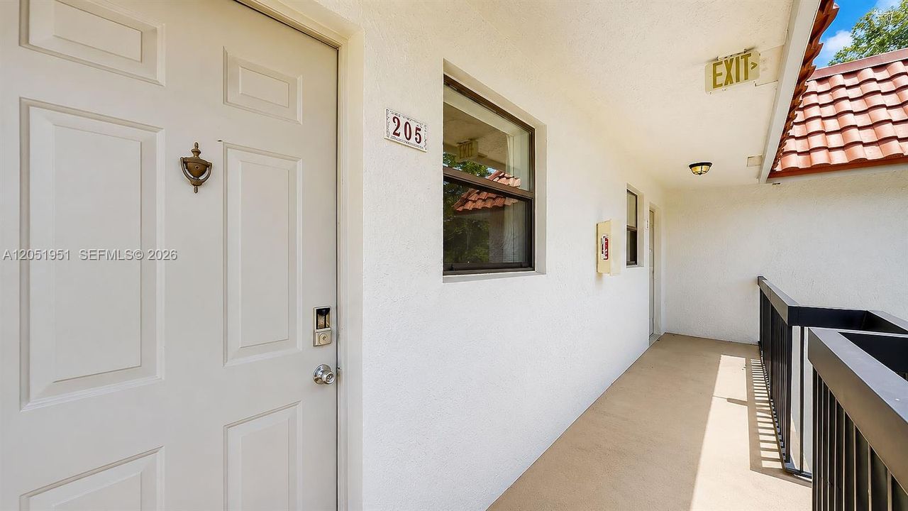 For Sale: $275,000 (2 beds, 2 baths, 800 Square Feet)