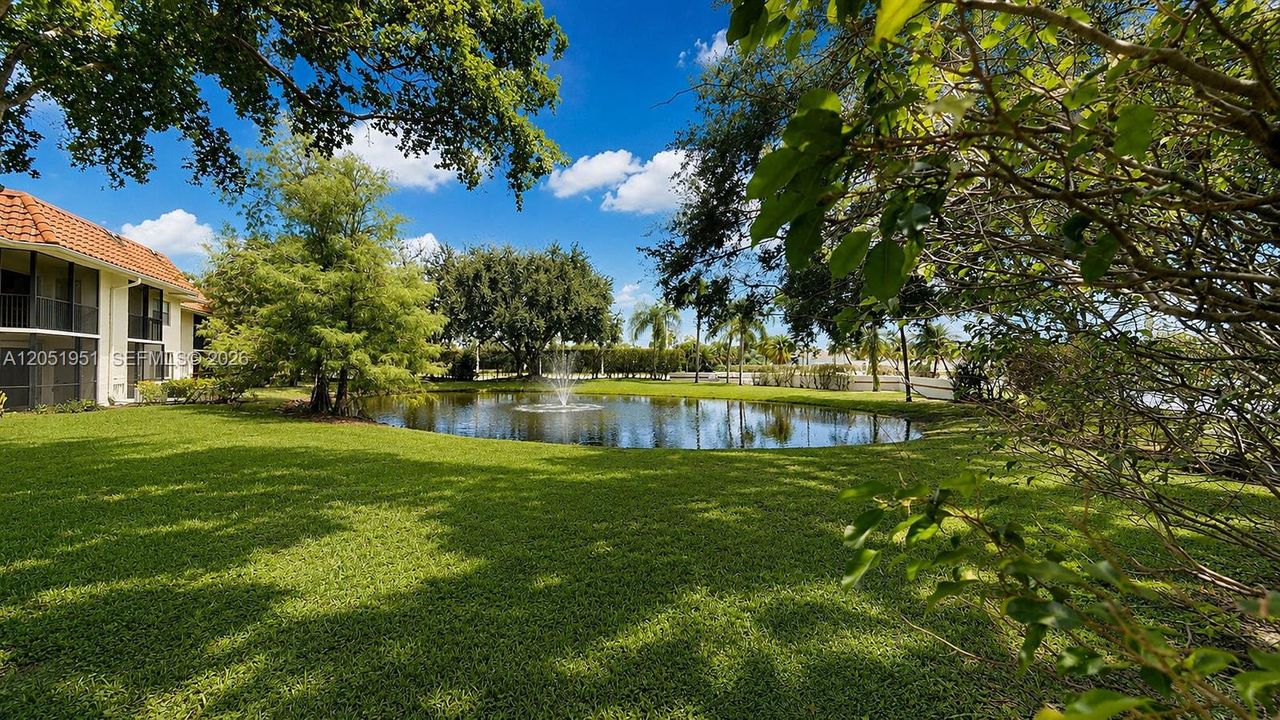 For Sale: $275,000 (2 beds, 2 baths, 800 Square Feet)