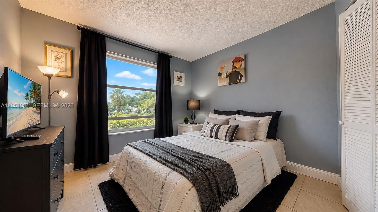 For Sale: $275,000 (2 beds, 2 baths, 800 Square Feet)