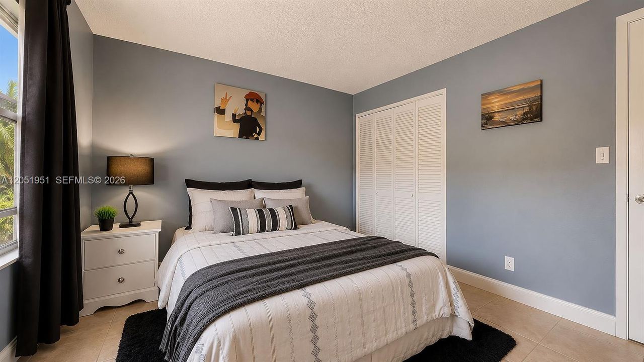 For Sale: $275,000 (2 beds, 2 baths, 800 Square Feet)