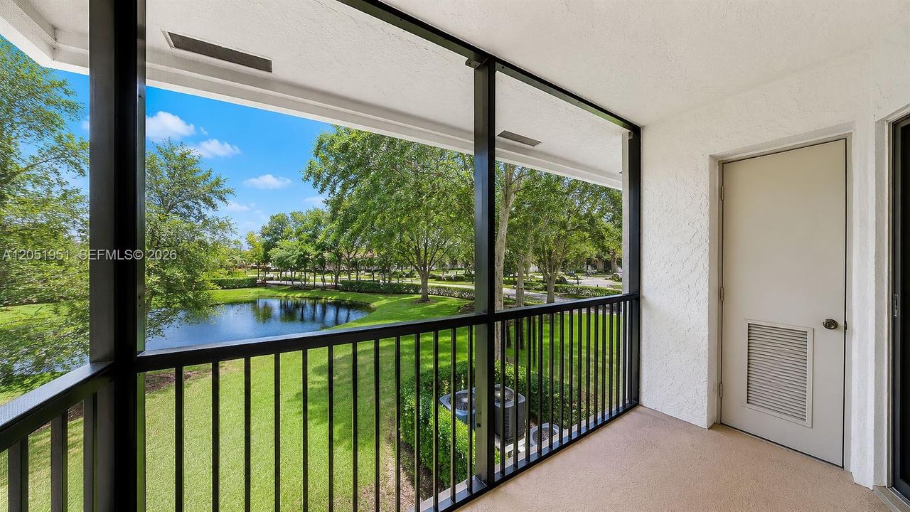 For Sale: $275,000 (2 beds, 2 baths, 800 Square Feet)