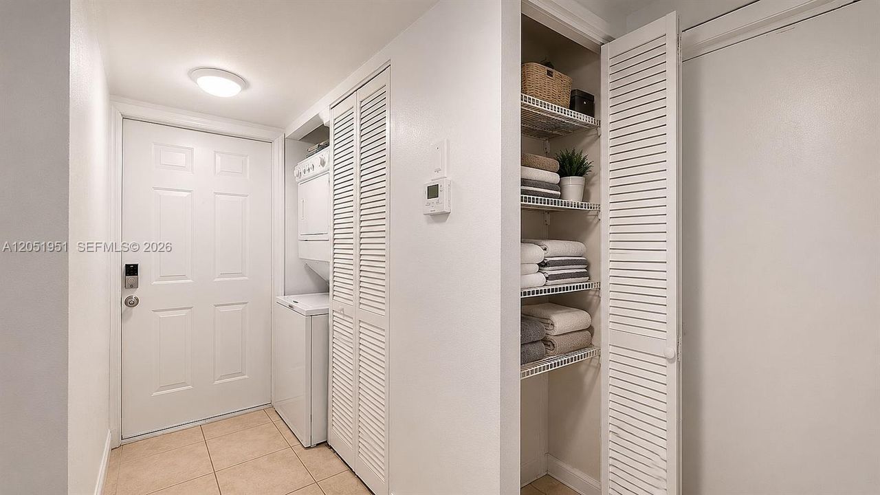 For Sale: $275,000 (2 beds, 2 baths, 800 Square Feet)