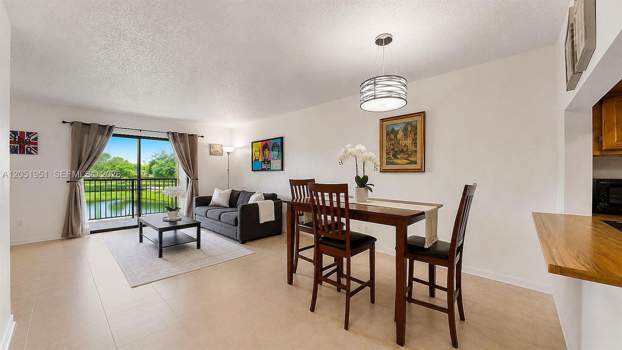 For Sale: $275,000 (2 beds, 2 baths, 800 Square Feet)