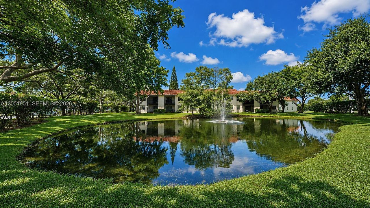 For Sale: $275,000 (2 beds, 2 baths, 800 Square Feet)