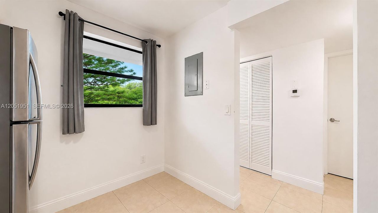 For Sale: $275,000 (2 beds, 2 baths, 800 Square Feet)
