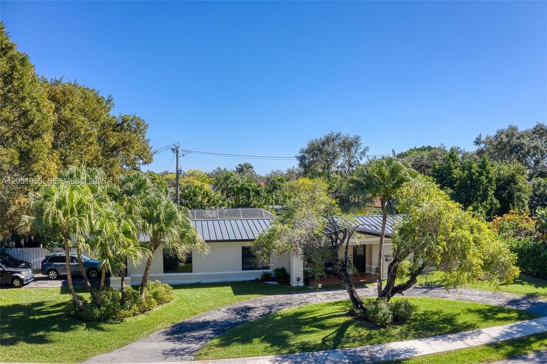 For Sale: $1,990,000 (4 beds, 3 baths, 2539 Square Feet)