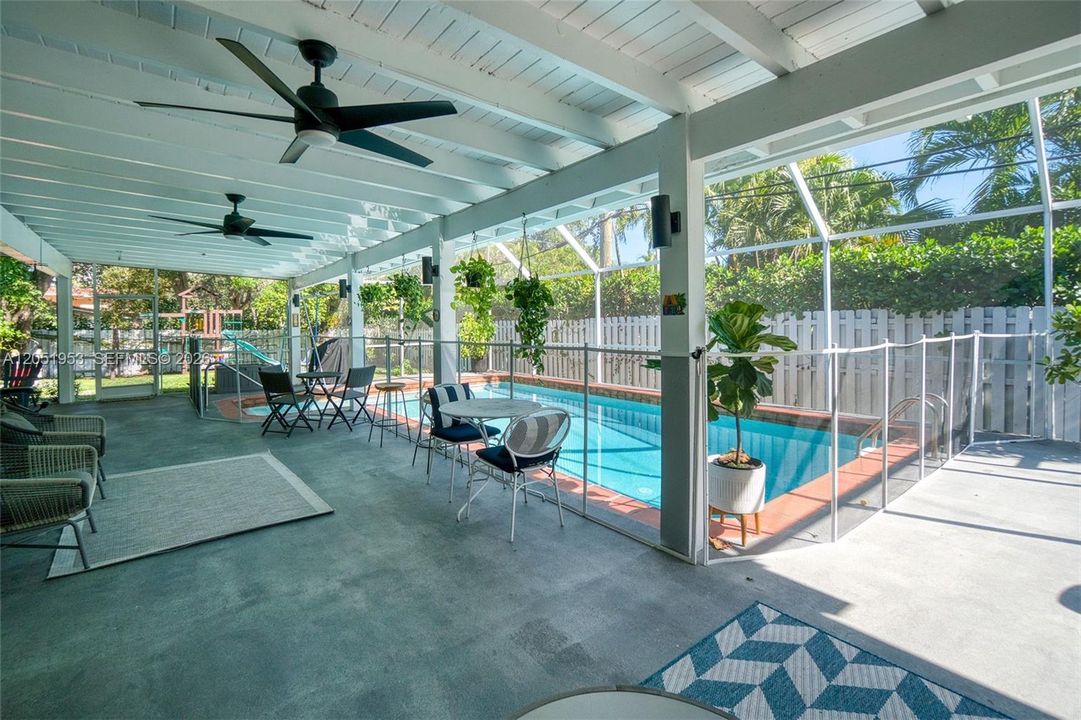 For Sale: $1,990,000 (4 beds, 3 baths, 2539 Square Feet)