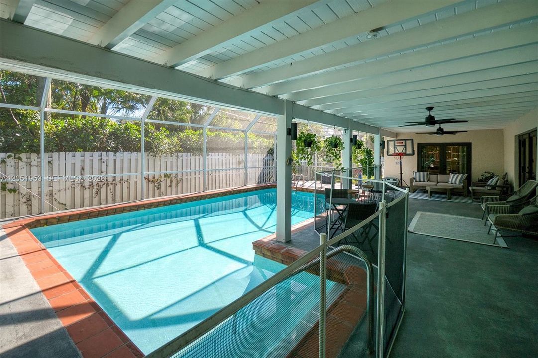 For Sale: $1,990,000 (4 beds, 3 baths, 2539 Square Feet)