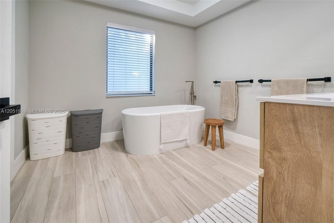 For Sale: $1,990,000 (4 beds, 3 baths, 2539 Square Feet)