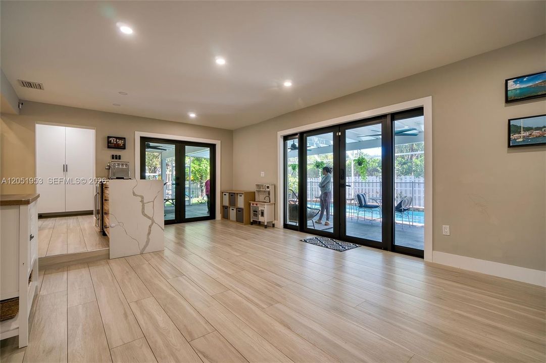 For Sale: $1,990,000 (4 beds, 3 baths, 2539 Square Feet)