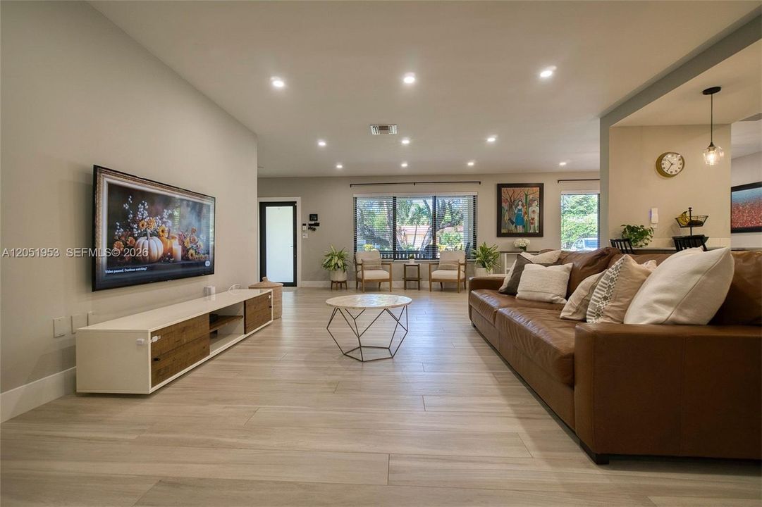 For Sale: $1,990,000 (4 beds, 3 baths, 2539 Square Feet)