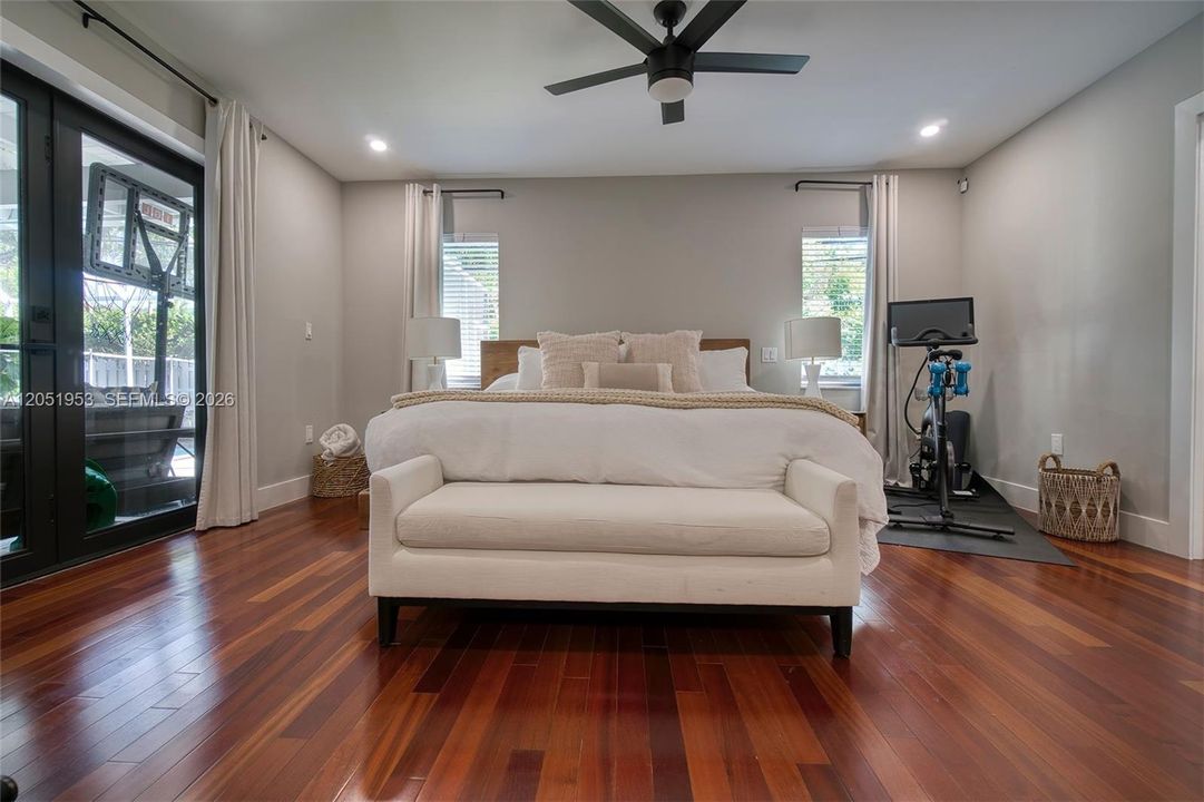 For Sale: $1,990,000 (4 beds, 3 baths, 2539 Square Feet)