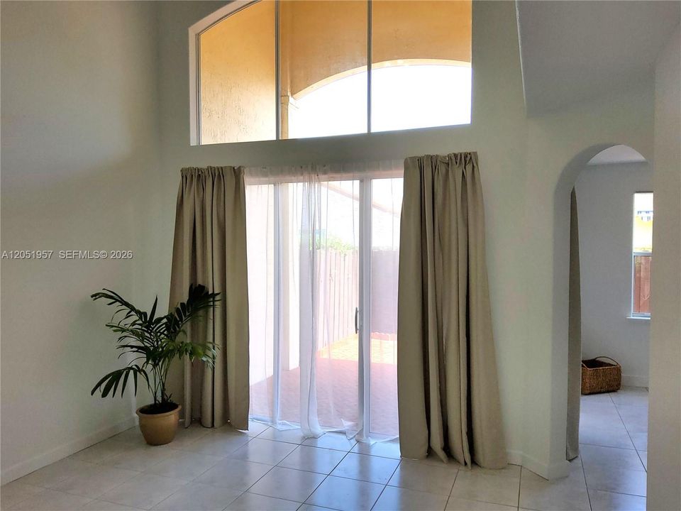 En Renta: $4,200 (3 camas, 2 baños, 2226 Pies cuadrados)