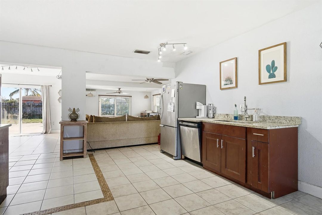 333-MID-PINES-ROAD-33461-011