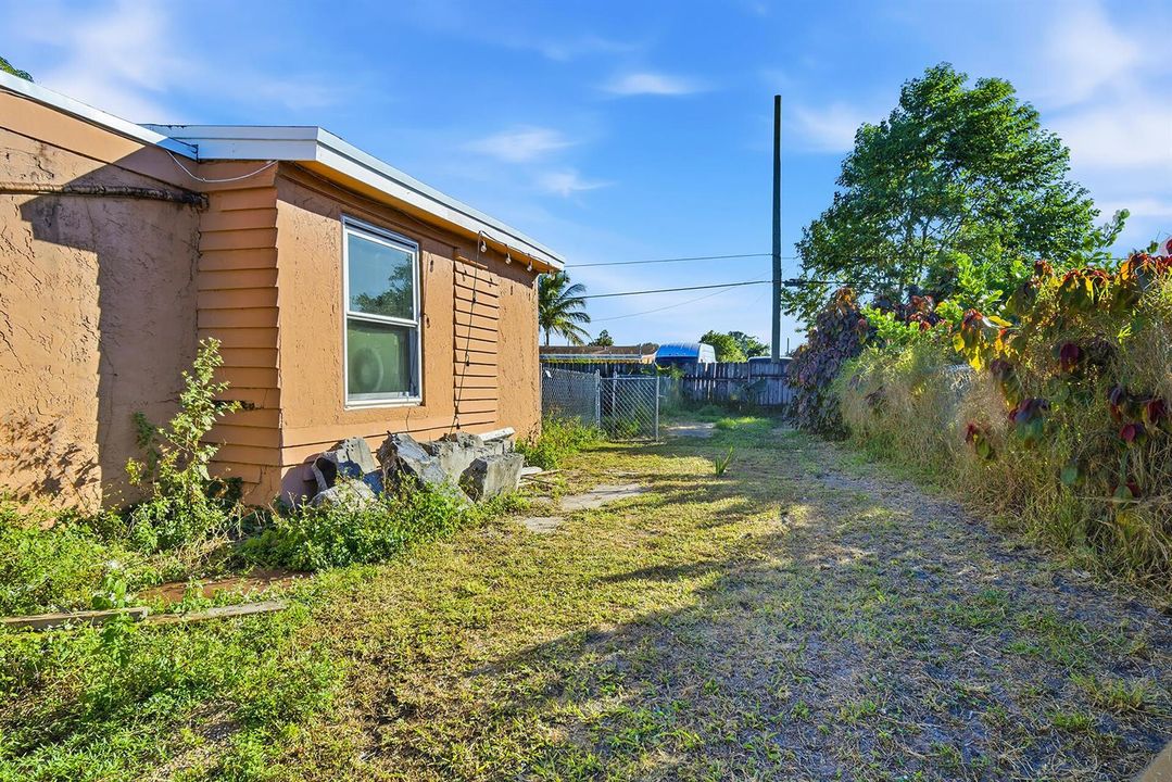 333-MID-PINES-ROAD-33461-035