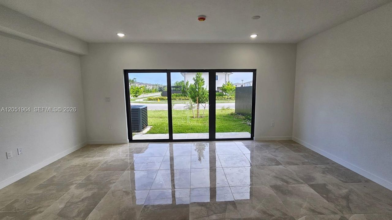 For Rent: $3,099 (4 beds, 3 baths, 1600 Square Feet)