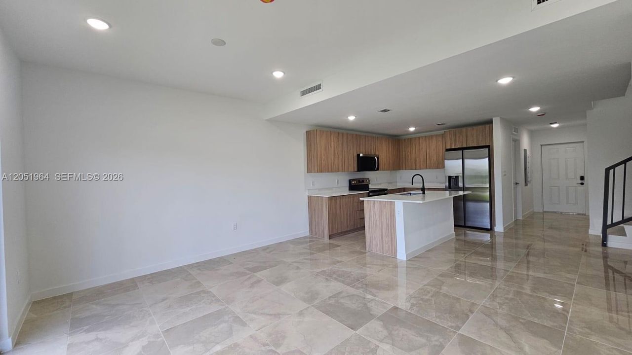 For Rent: $3,099 (4 beds, 3 baths, 1600 Square Feet)