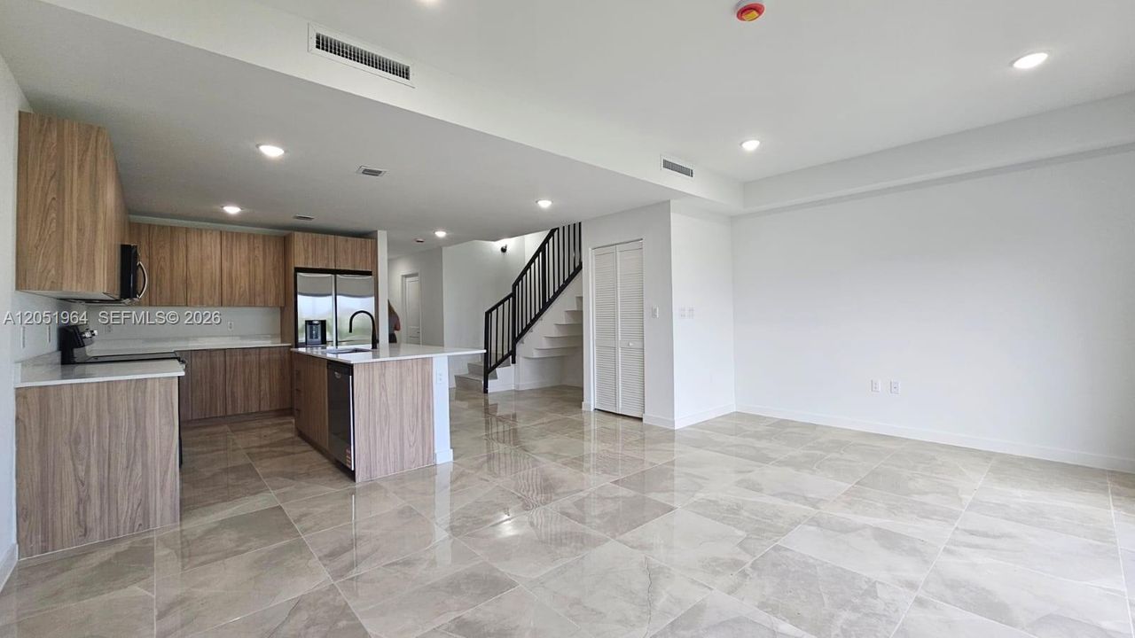 For Rent: $3,099 (4 beds, 3 baths, 1600 Square Feet)