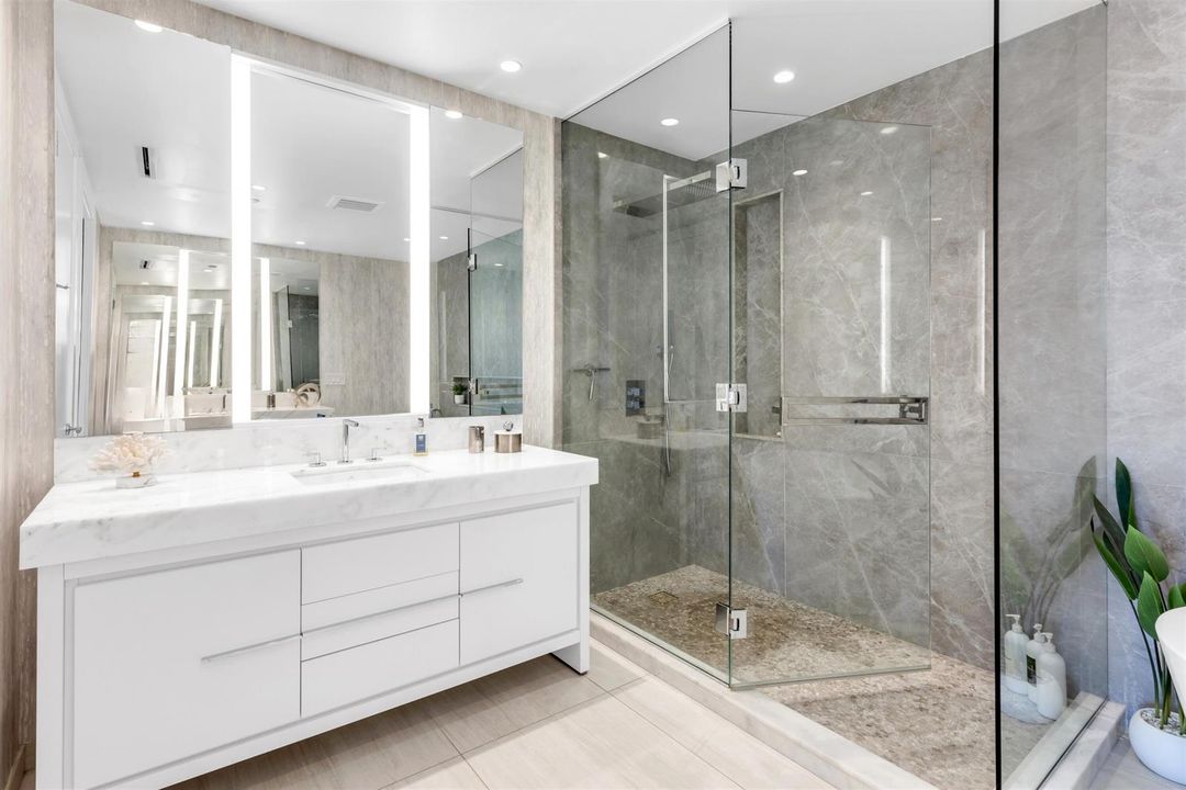 PRIMARY_BATHROOM_ANGLE_LEFT
