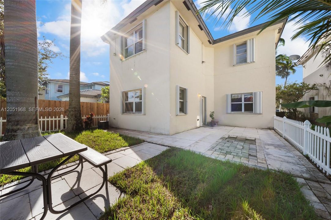For Rent: $3,600 (5 beds, 2 baths, 2693 Square Feet)