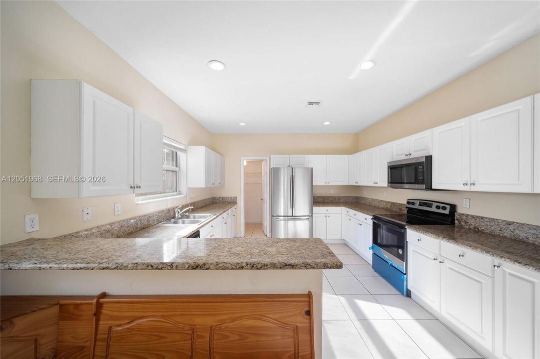 For Rent: $3,600 (5 beds, 2 baths, 2693 Square Feet)