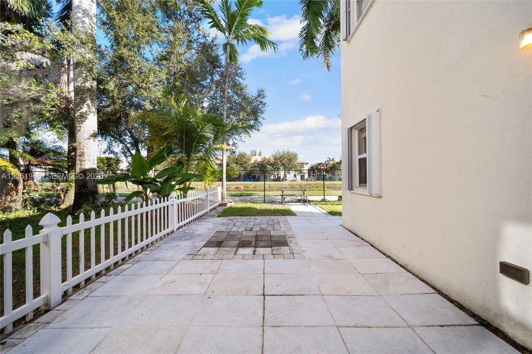 For Rent: $3,600 (5 beds, 2 baths, 2693 Square Feet)