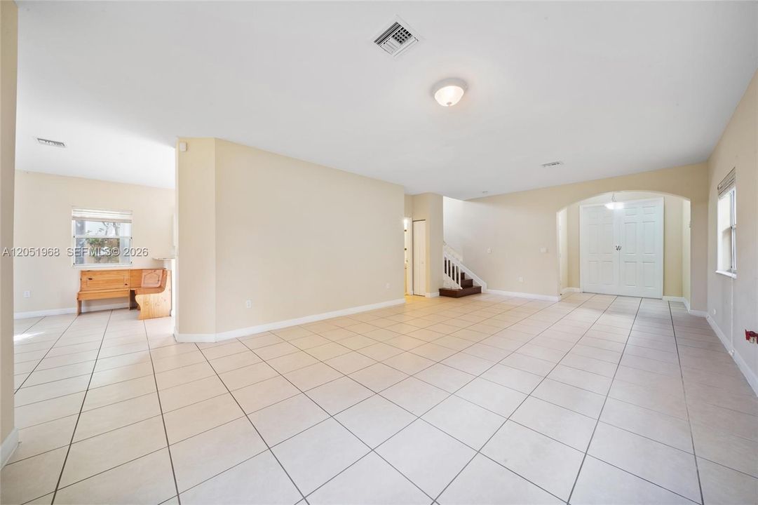 For Rent: $3,600 (5 beds, 2 baths, 2693 Square Feet)