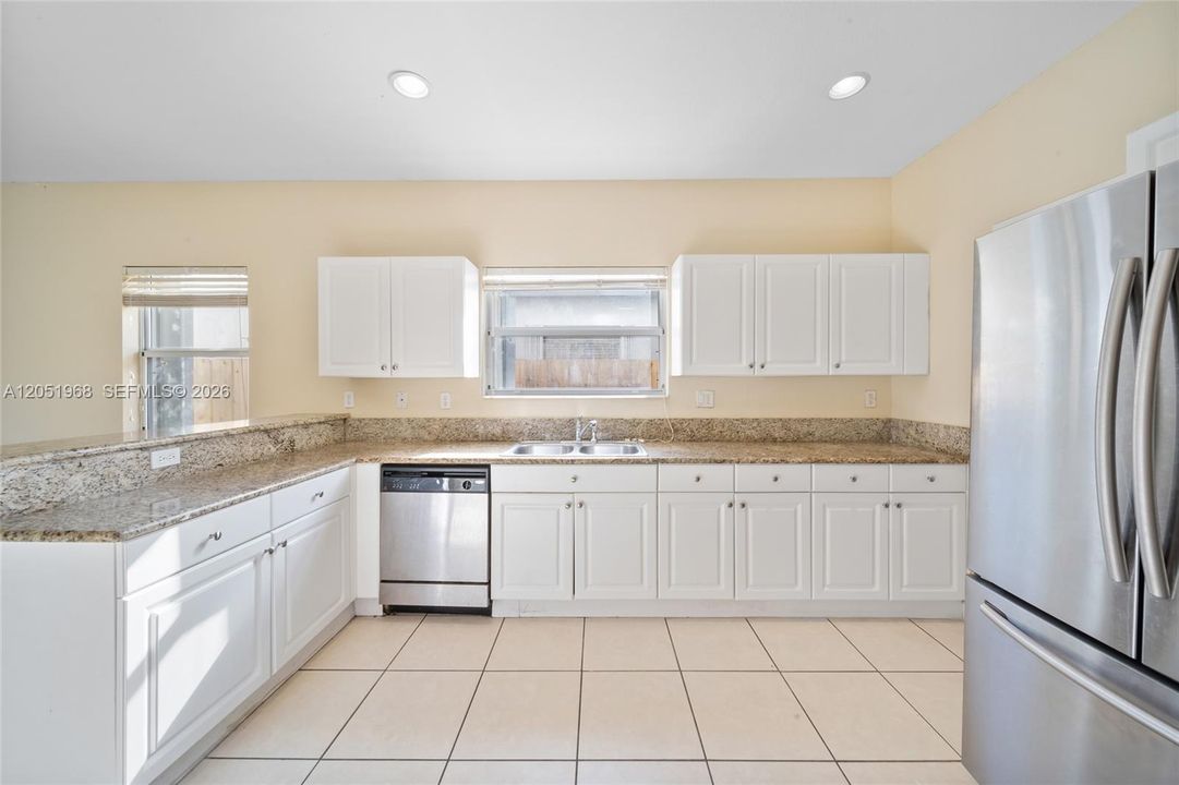 For Rent: $3,600 (5 beds, 2 baths, 2693 Square Feet)
