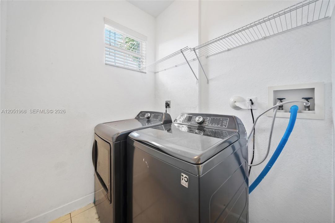 For Rent: $3,600 (5 beds, 2 baths, 2693 Square Feet)
