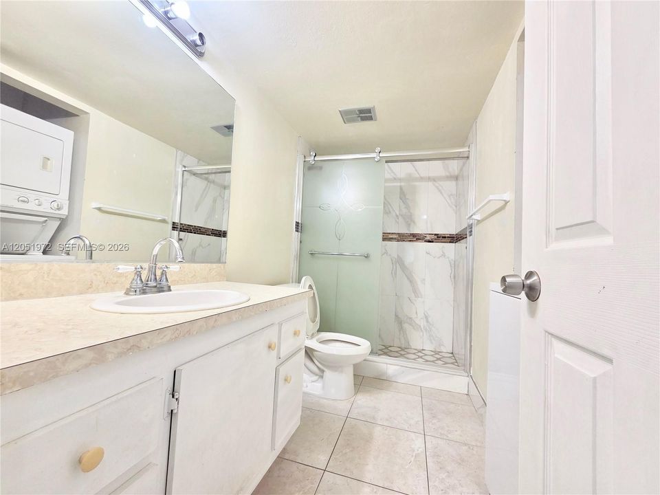 For Rent: $1,950 (2 beds, 2 baths, 1070 Square Feet)
