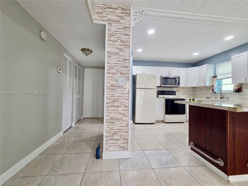 For Rent: $1,950 (2 beds, 2 baths, 1070 Square Feet)