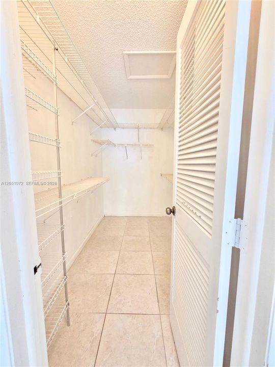 For Rent: $1,950 (2 beds, 2 baths, 1070 Square Feet)