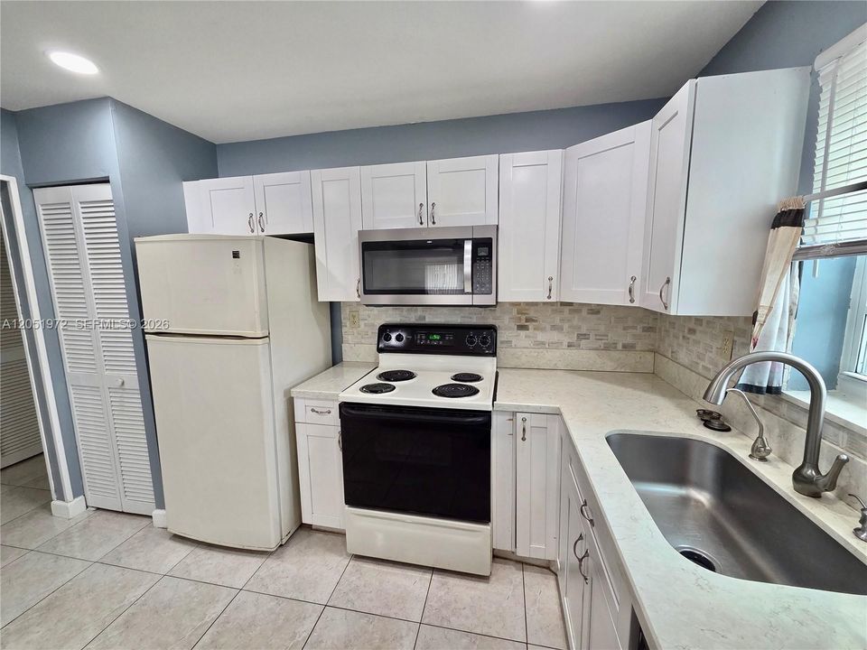 For Rent: $1,950 (2 beds, 2 baths, 1070 Square Feet)
