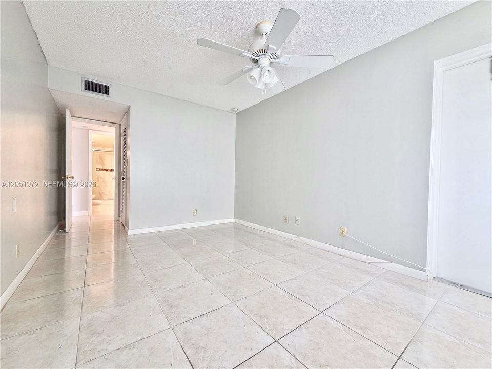 For Rent: $1,950 (2 beds, 2 baths, 1070 Square Feet)