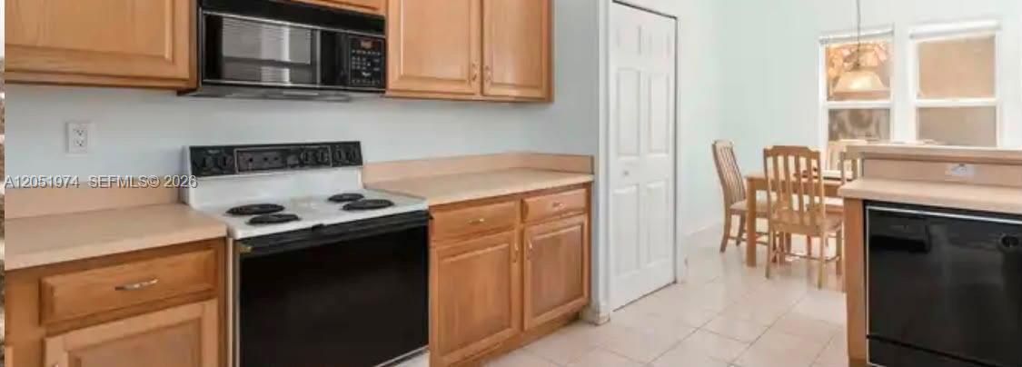 For Rent: $1,500 (3 beds, 2 baths, 2104 Square Feet)