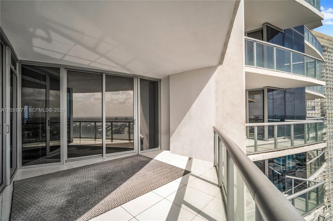 For Sale: $3,200,000 (3 beds, 3 baths, 1933 Square Feet)