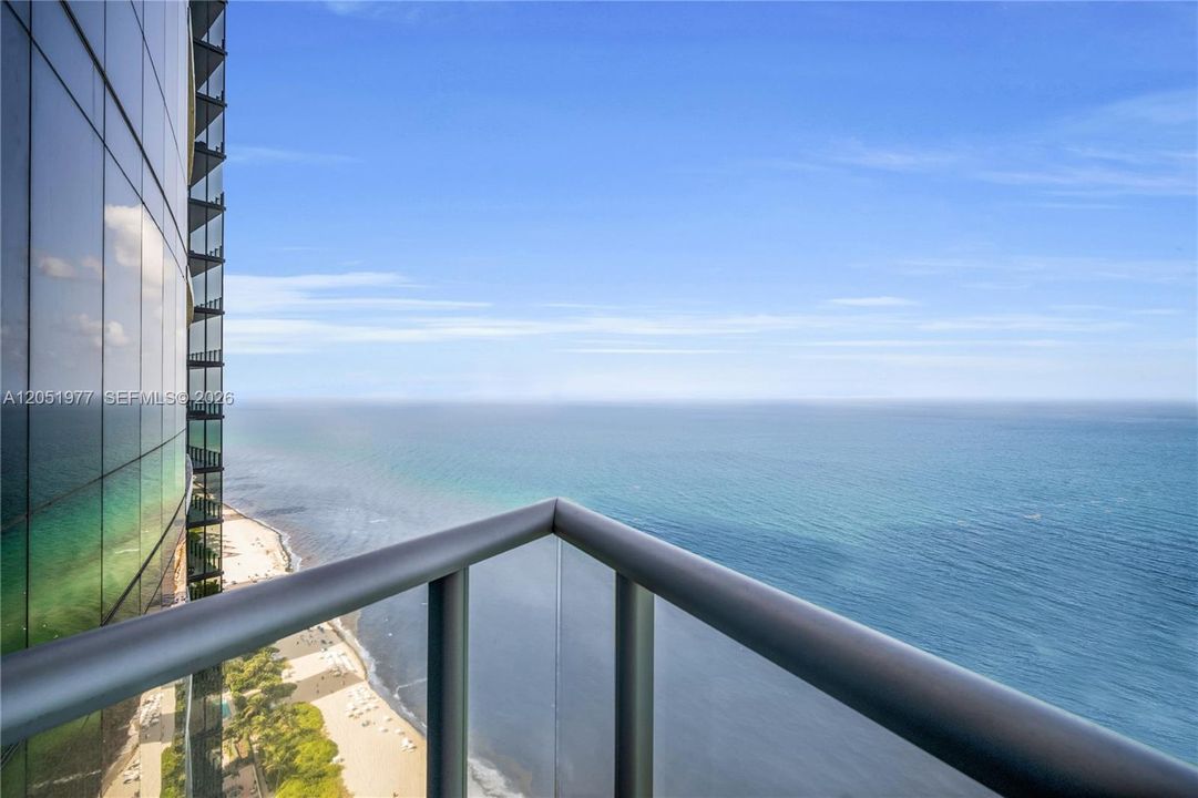 For Sale: $3,200,000 (3 beds, 3 baths, 1933 Square Feet)