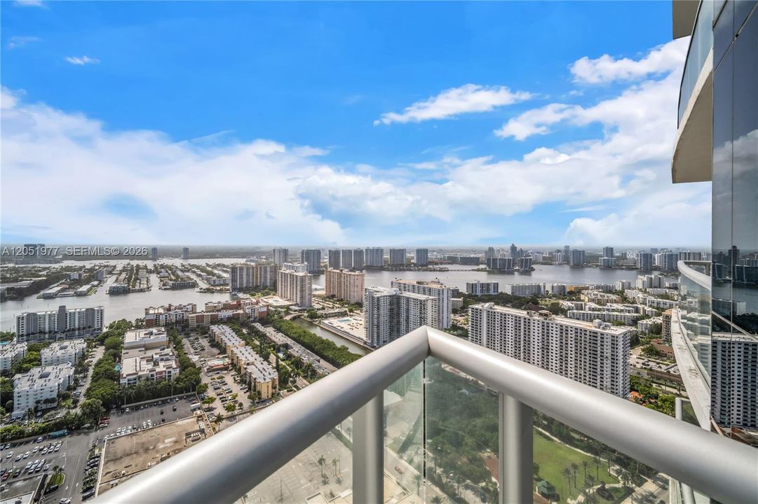 For Sale: $3,200,000 (3 beds, 3 baths, 1933 Square Feet)