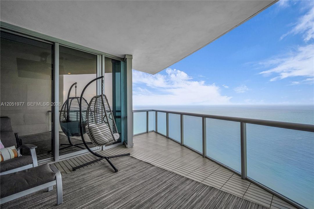 For Sale: $3,200,000 (3 beds, 3 baths, 1933 Square Feet)