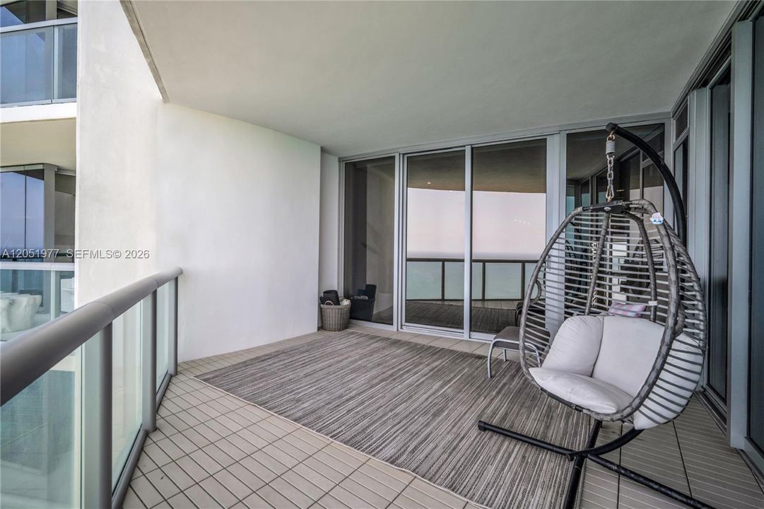 For Sale: $3,200,000 (3 beds, 3 baths, 1933 Square Feet)