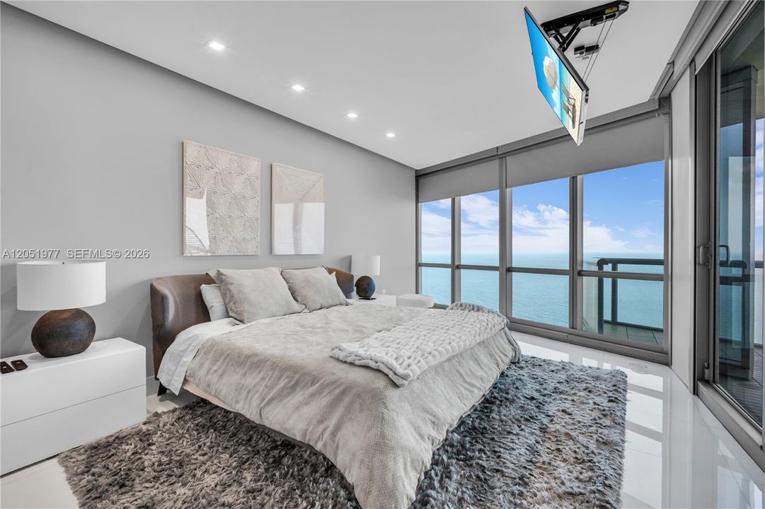 For Sale: $3,200,000 (3 beds, 3 baths, 1933 Square Feet)