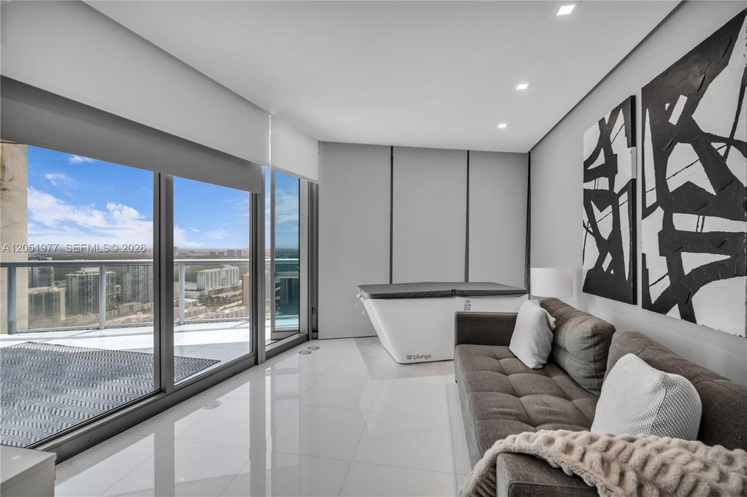 For Sale: $3,200,000 (3 beds, 3 baths, 1933 Square Feet)