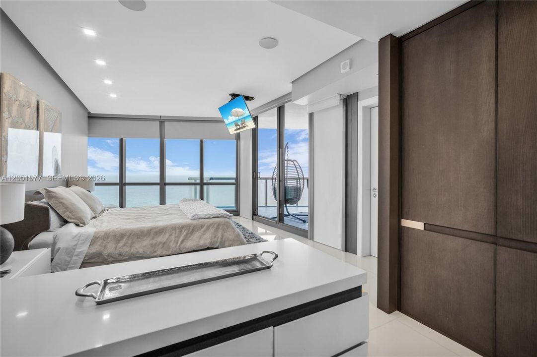 For Sale: $3,200,000 (3 beds, 3 baths, 1933 Square Feet)
