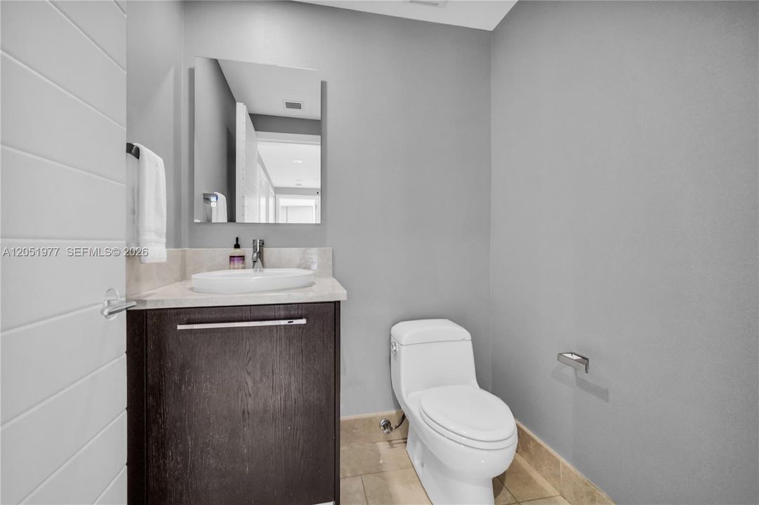 For Sale: $3,200,000 (3 beds, 3 baths, 1933 Square Feet)