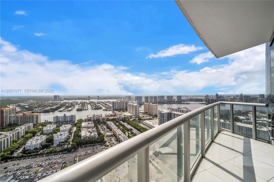 For Sale: $3,200,000 (3 beds, 3 baths, 1933 Square Feet)