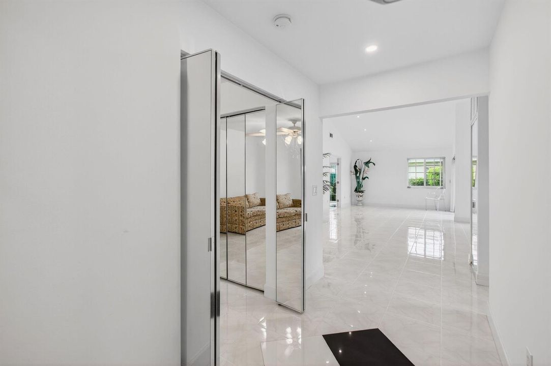 6105 VIA LAGUNA LN, 3/2/ CORNER VILLA