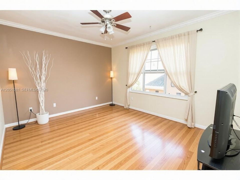 For Rent: $1,400 (1 beds, 1 baths, 963 Square Feet)